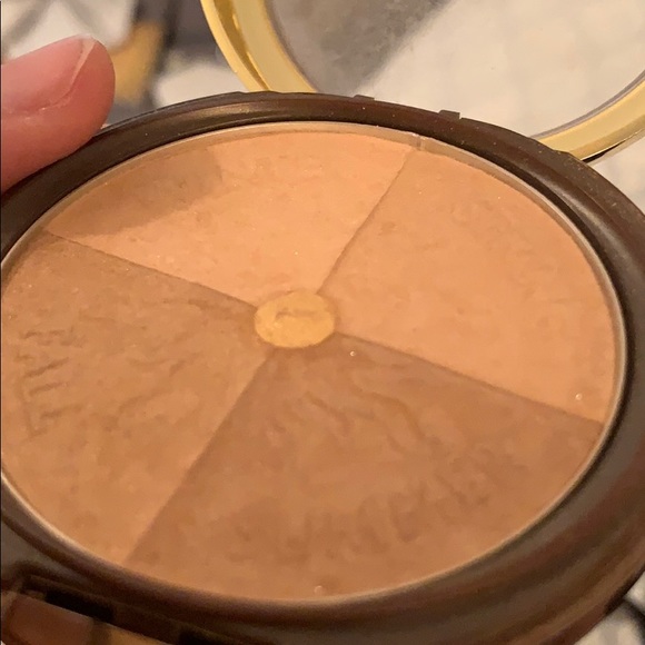 Free w bundle. Bronzer - Picture 3 of 3